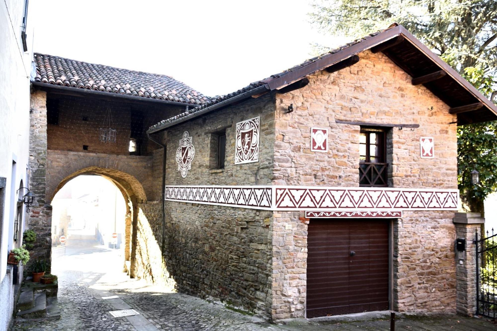 Il Borgo Del Castello Hotell Cremolino Exteriör bild